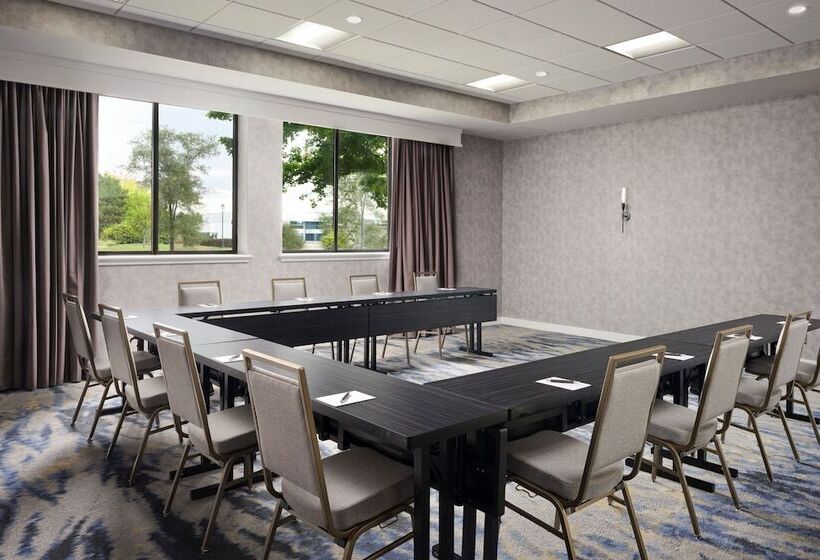 호텔 Sheraton Grand Rapids Airport