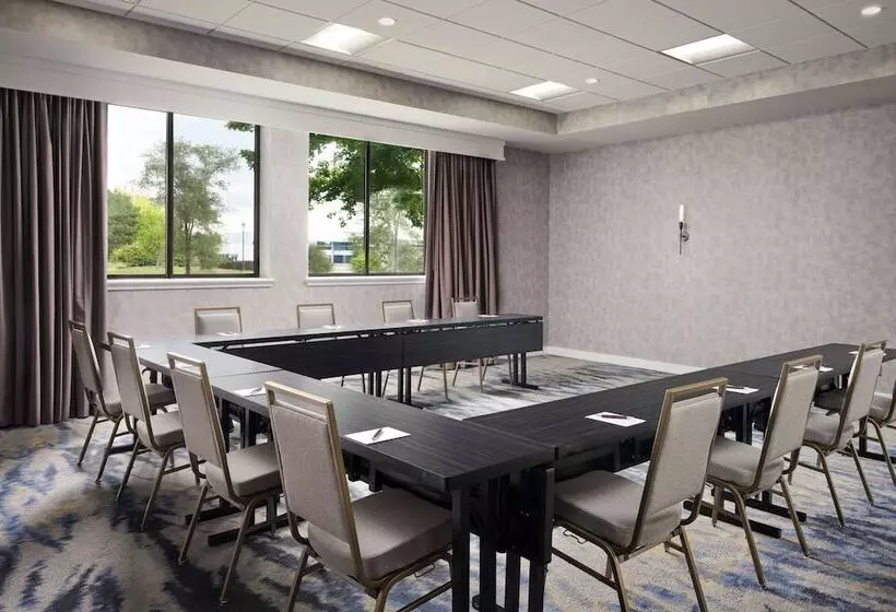 Hotelli Sheraton Grand Rapids Airport