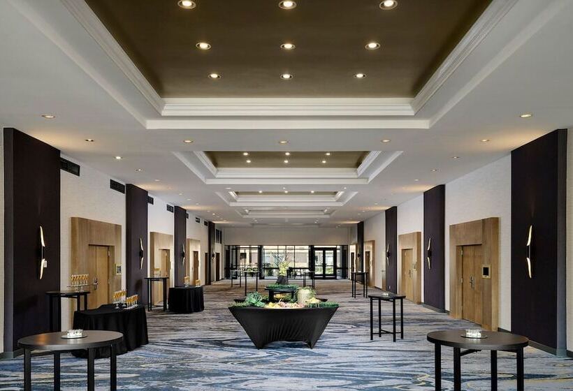 호텔 Sheraton Grand Rapids Airport