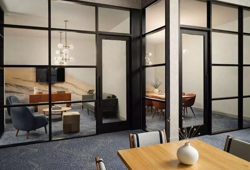 Hotelli Sheraton Grand Rapids Airport