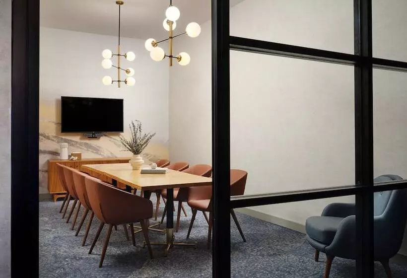 Hotelli Sheraton Grand Rapids Airport