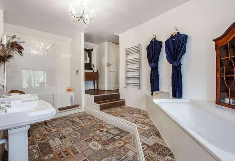 بنسيون Fox And Hounds