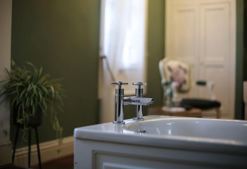 بنسيون Fox And Hounds