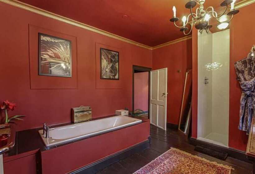 بنسيون Fox And Hounds