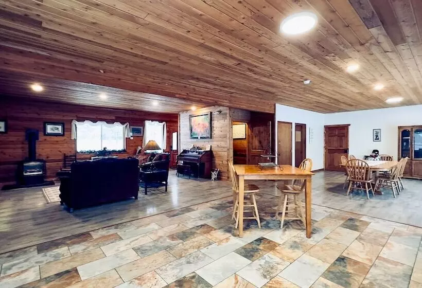 ペンション Hidden Bear Retreat Center