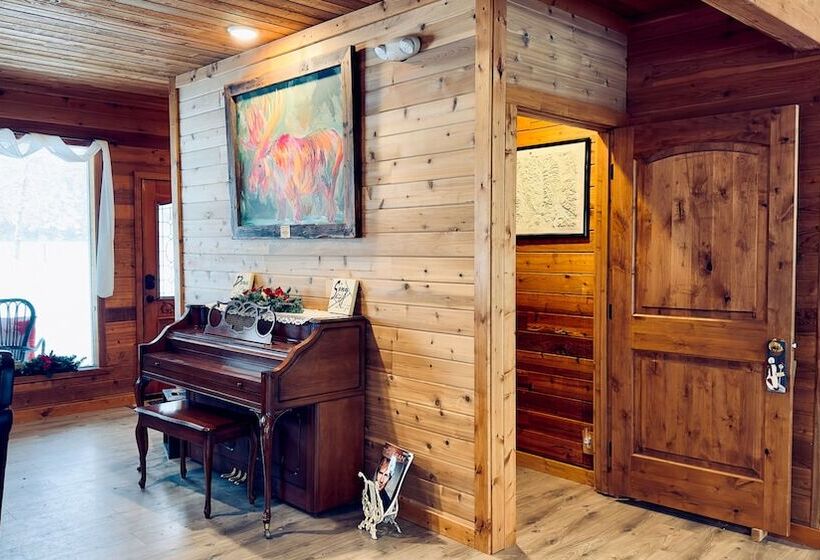 ペンション Hidden Bear Retreat Center