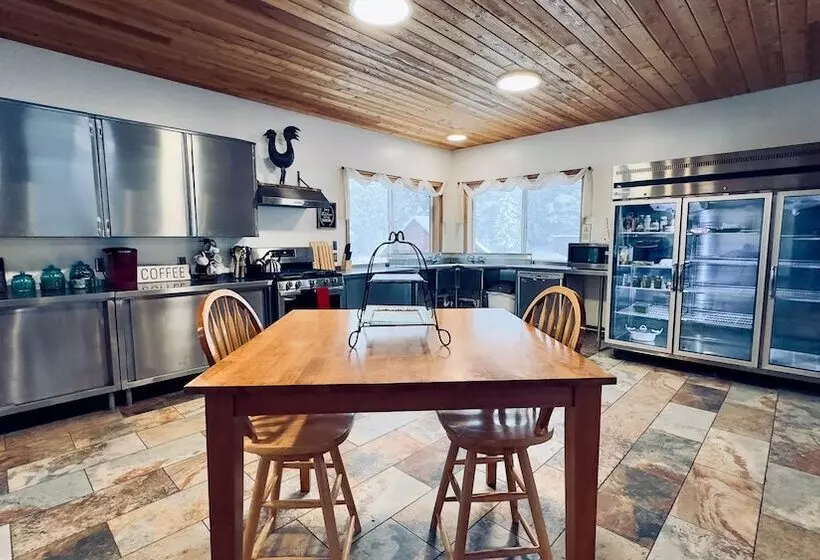 ペンション Hidden Bear Retreat Center