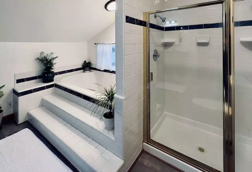 ペンション Hidden Bear Retreat Center