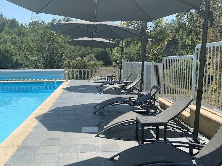 פנסיון La Biche Au Bois