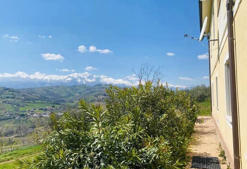 إقامة Beautiful Mountain View Home In Castilenti