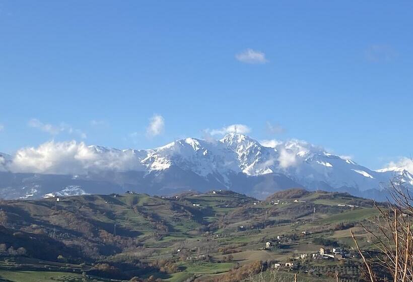 إقامة Beautiful Mountain View Home In Castilenti