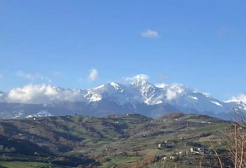 レジデンス Beautiful Mountain View Home In Castilenti
