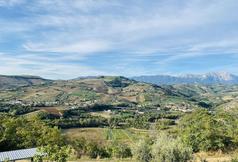 إقامة Beautiful Mountain View Home In Castilenti