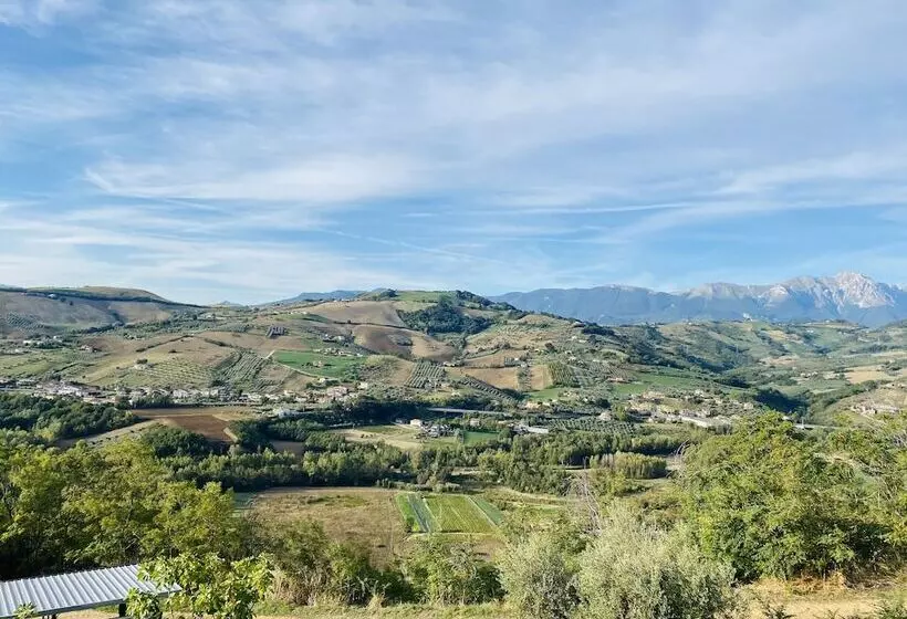 レジデンス Beautiful Mountain View Home In Castilenti