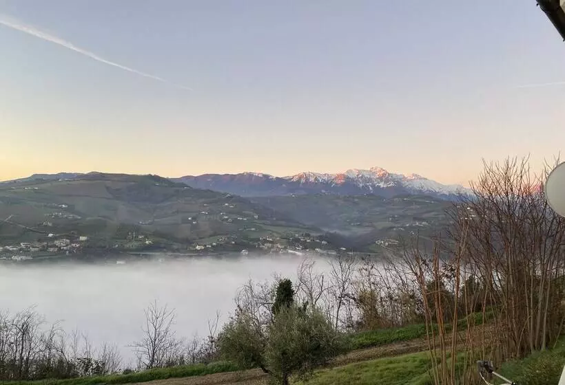 レジデンス Beautiful Mountain View Home In Castilenti