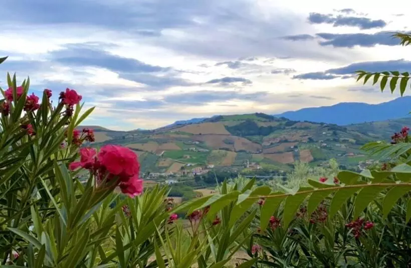 レジデンス Beautiful Mountain View Home In Castilenti