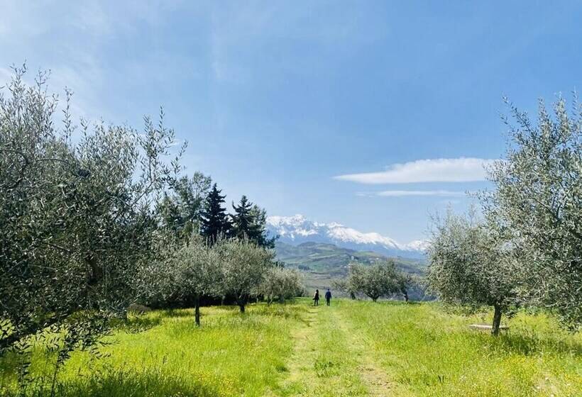 إقامة Beautiful Mountain View Home In Castilenti