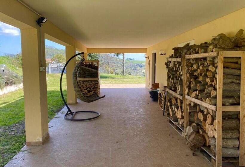 إقامة Beautiful Mountain View Home In Castilenti