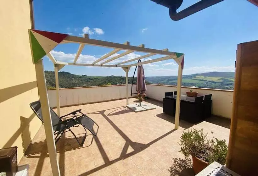 レジデンス Beautiful Mountain View Home In Castilenti