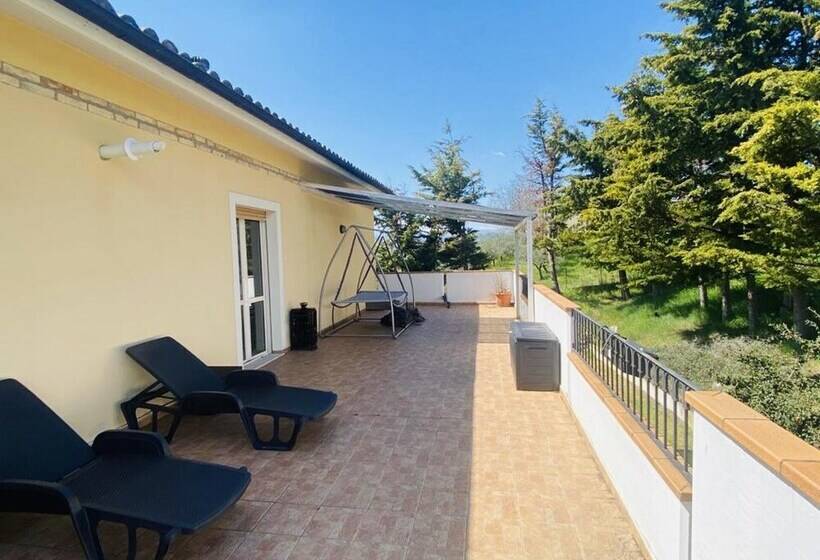 إقامة Beautiful Mountain View Home In Castilenti