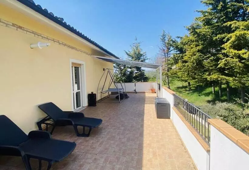 レジデンス Beautiful Mountain View Home In Castilenti