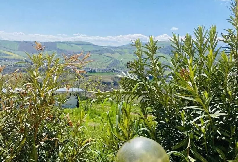 レジデンス Beautiful Mountain View Home In Castilenti