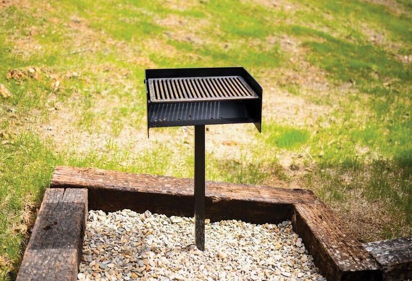 A Creekside On The Bluff