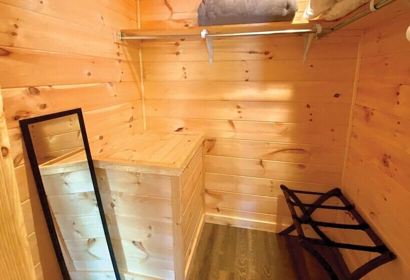 A Creekside On The Bluff