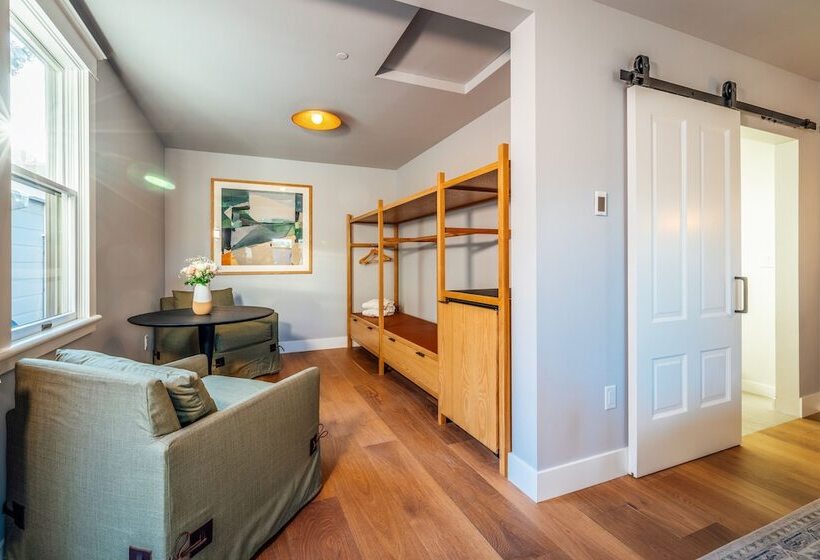 مبيت وإفطار The Ruse