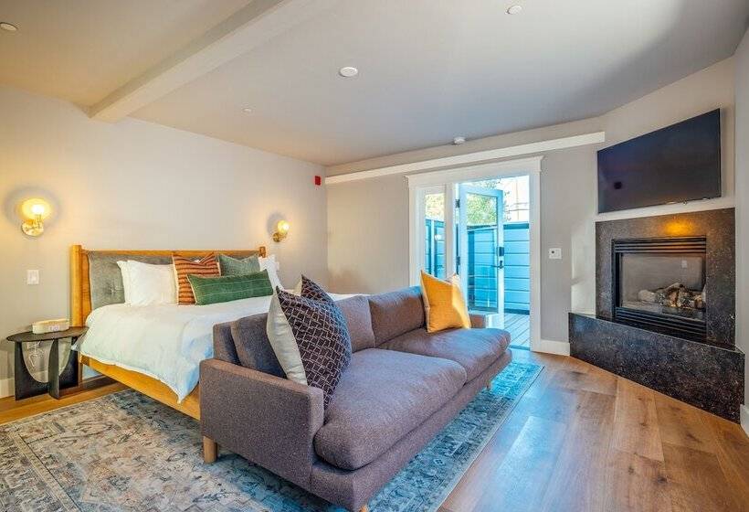 مبيت وإفطار The Ruse