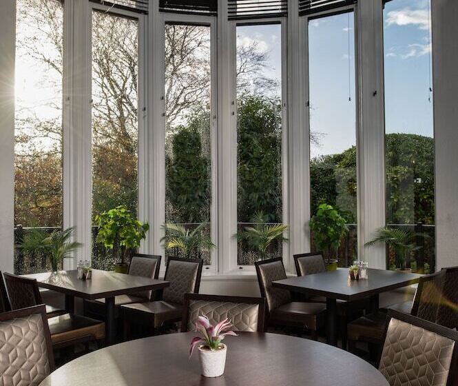 ホテル Brig O  Doon House