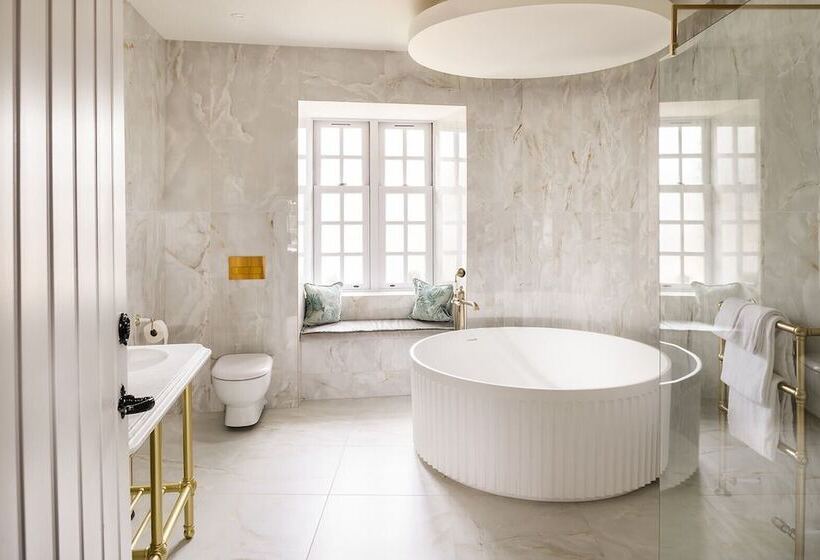 ホテル Brig O  Doon House