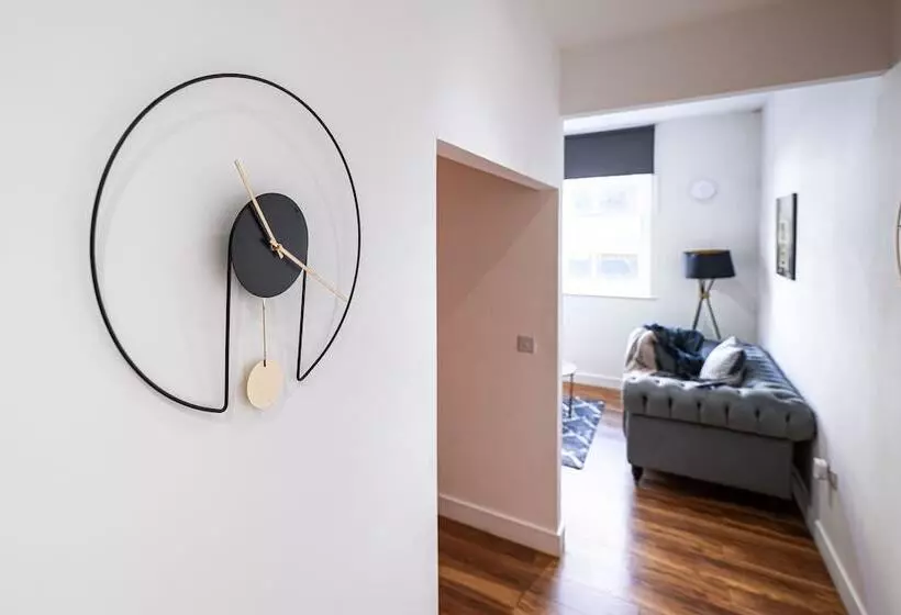 Hotelli Manhattan Luxury Suites