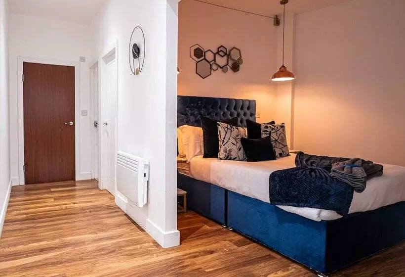 Hotelli Manhattan Luxury Suites