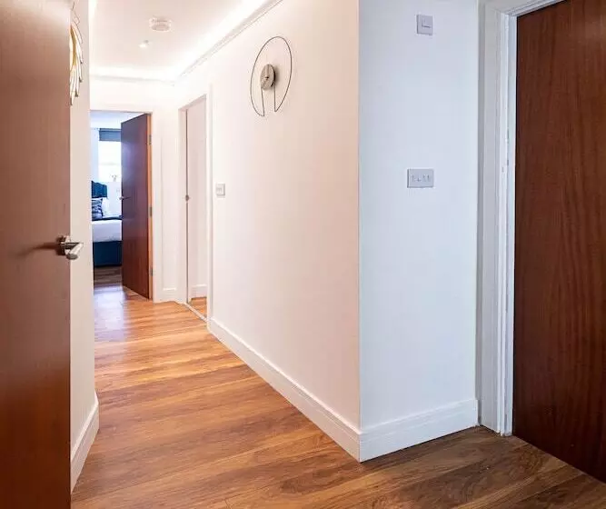 Hotelli Manhattan Luxury Suites