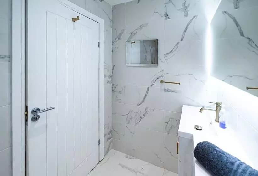 Hotelli Manhattan Luxury Suites