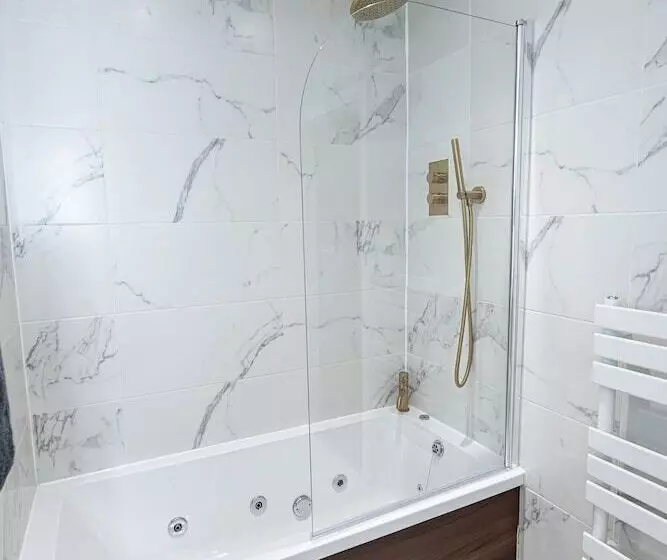 Hotelli Manhattan Luxury Suites