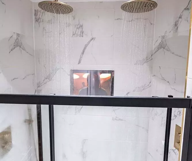 Hotelli Manhattan Luxury Suites