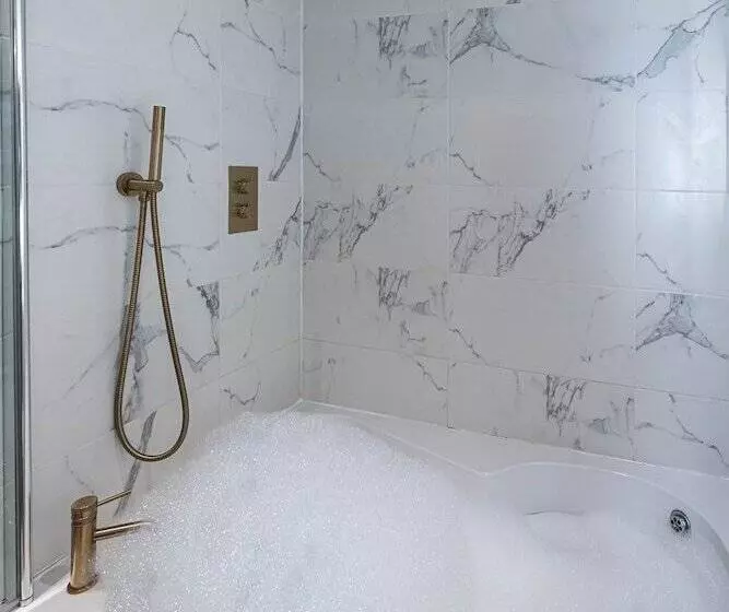 Hotelli Manhattan Luxury Suites