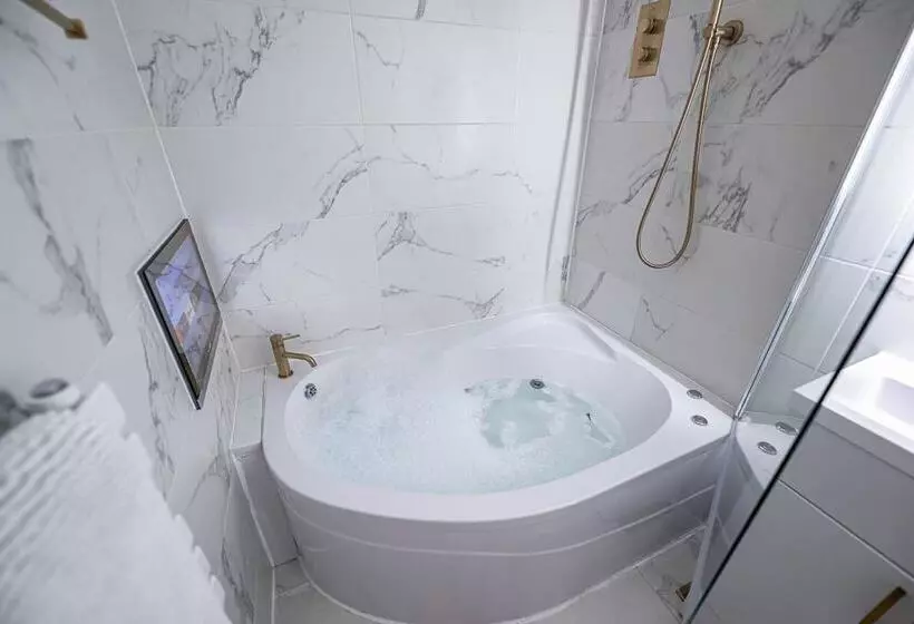 Hotelli Manhattan Luxury Suites