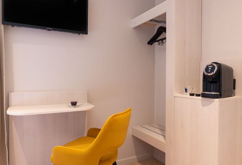 Отель The Originals Boutique, Hôtel Porte De Dieppe