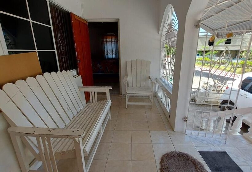 اقامتگاه Lovely 2 Bedroom House In St Thomas Jamaica