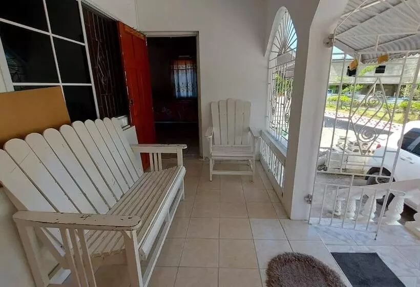 اقامتگاه Lovely 2 Bedroom House In St Thomas Jamaica