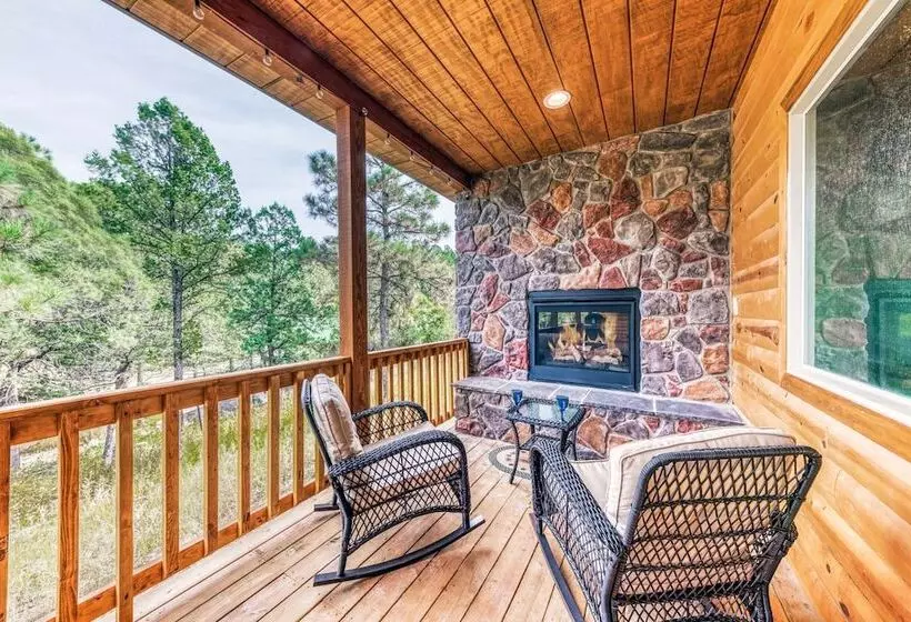 The Lone Star Lodge