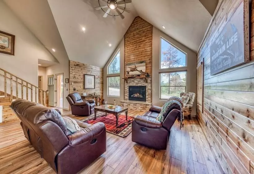 The Lone Star Lodge