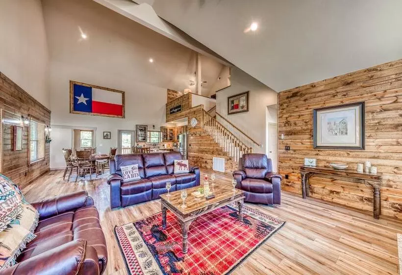 The Lone Star Lodge