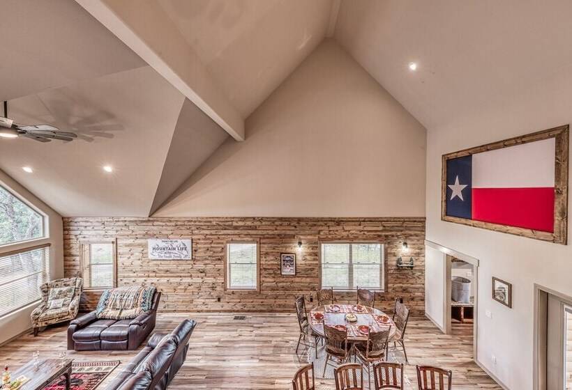 The Lone Star Lodge