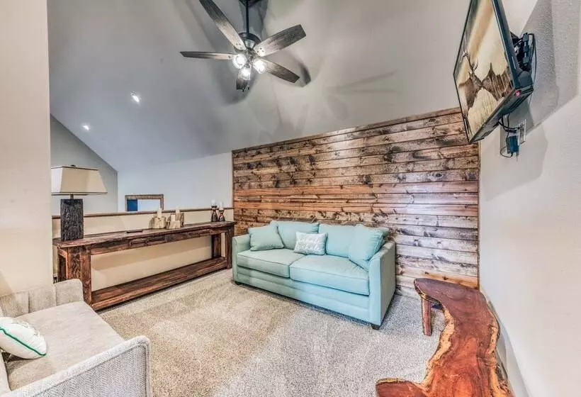 The Lone Star Lodge