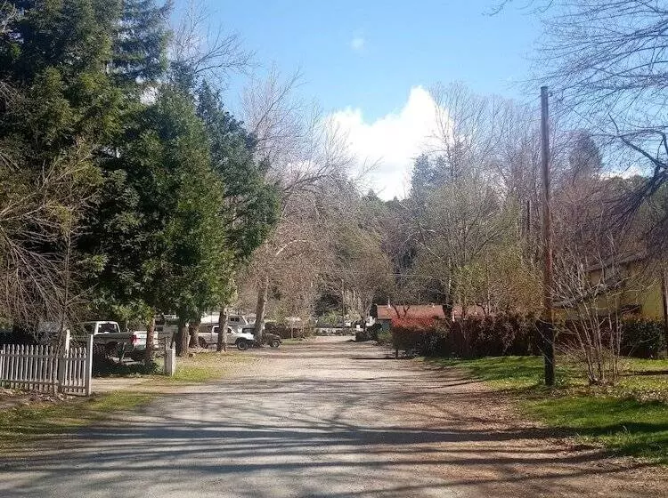 Bigfoot Rv & Cabins Park