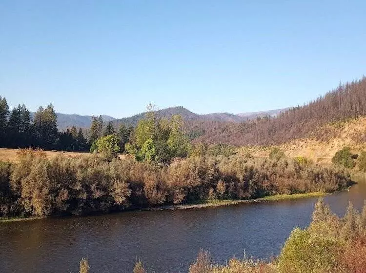 Bigfoot Rv & Cabins Park